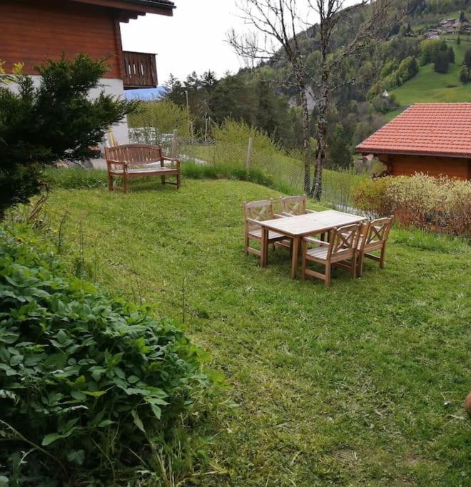 Confortable Chalet Avec Magnifique Vue En Gruyere. シャルメ エクステリア 写真