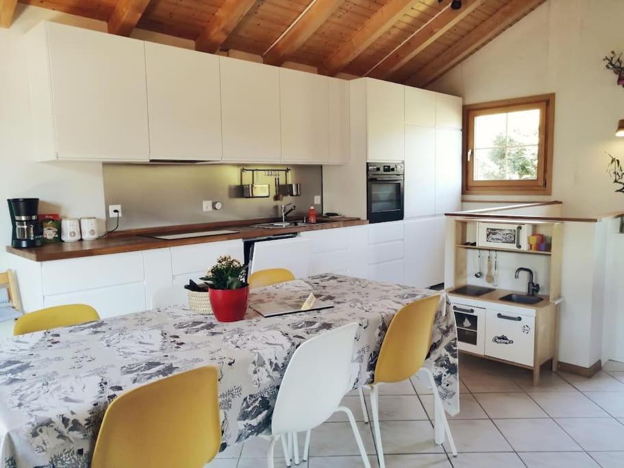 Confortable Chalet Avec Magnifique Vue En Gruyere. シャルメ エクステリア 写真