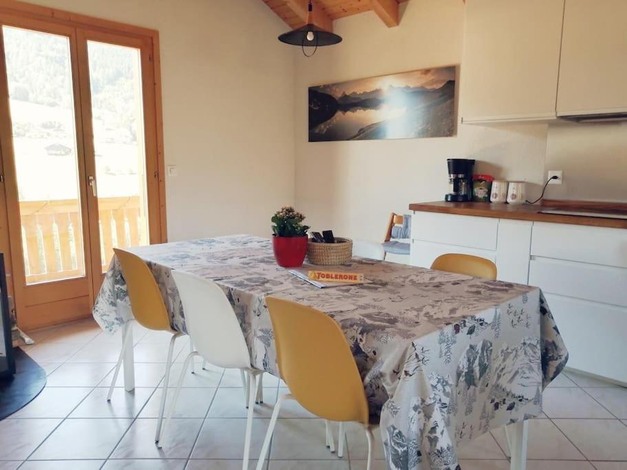 Confortable Chalet Avec Magnifique Vue En Gruyere. シャルメ エクステリア 写真
